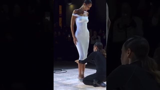 Во Франции придумали «жидкое» платье