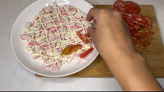 Быстрый и вкусный салат/  Нежнейший салат из крабовых палочек / салат на Новый год и День Рождения