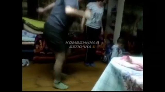 Танцпол не выдержал ?