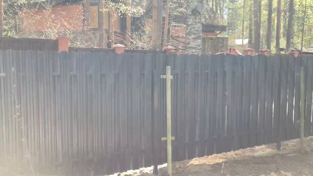 Забор из евроштакетника. Цвет Ral 7024 (Серый графит). Откатные ворота и калитка.