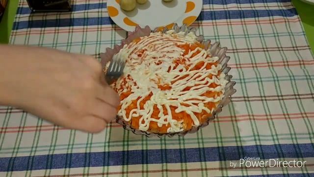 Салат мимоза с сайрой.