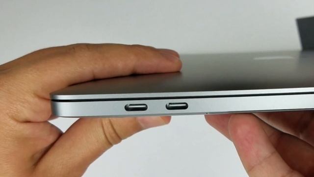 MacBook Pro 13-inch model with Touch Bar Unboxing
