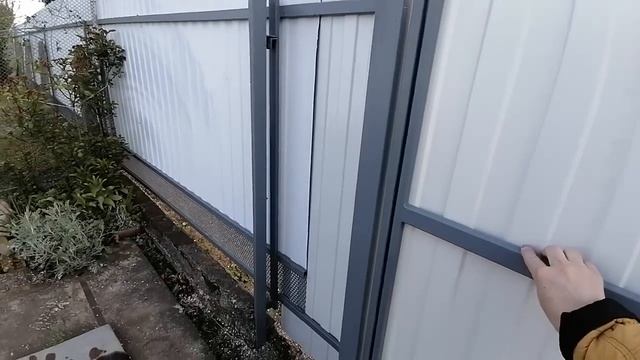 Новые откатные ворота почти готовы,Высадила кактусы на улицу, Рассада, Первая жара, Переезд на Юг