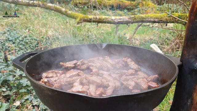 Köstliche türkische Pide aus dem irischen Wald🔥 Entspannendes Kochen