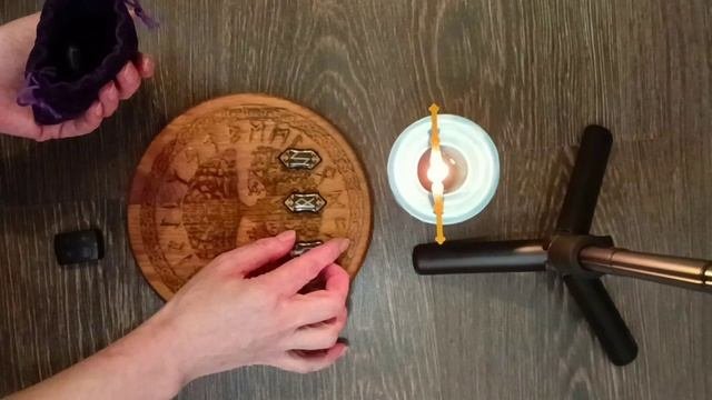 Гадание на Рунах. Как изменится личная жизнь в ближайшем месяце.mp4