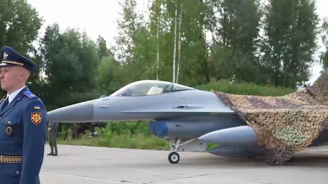 Зеленский официально подтвердил прибытие истребителей F-16 на Украину