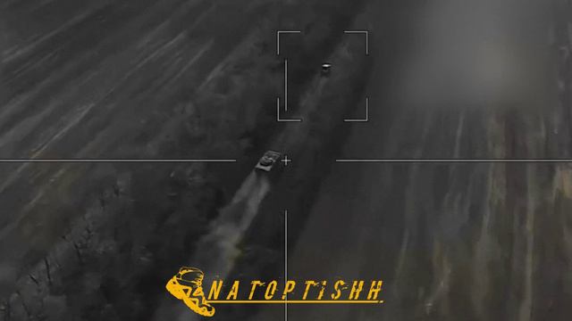 Российские военные с помощью дрона-камикадзе "Ланцет-3" подбили польский БТР Rosomak около Волчанска
