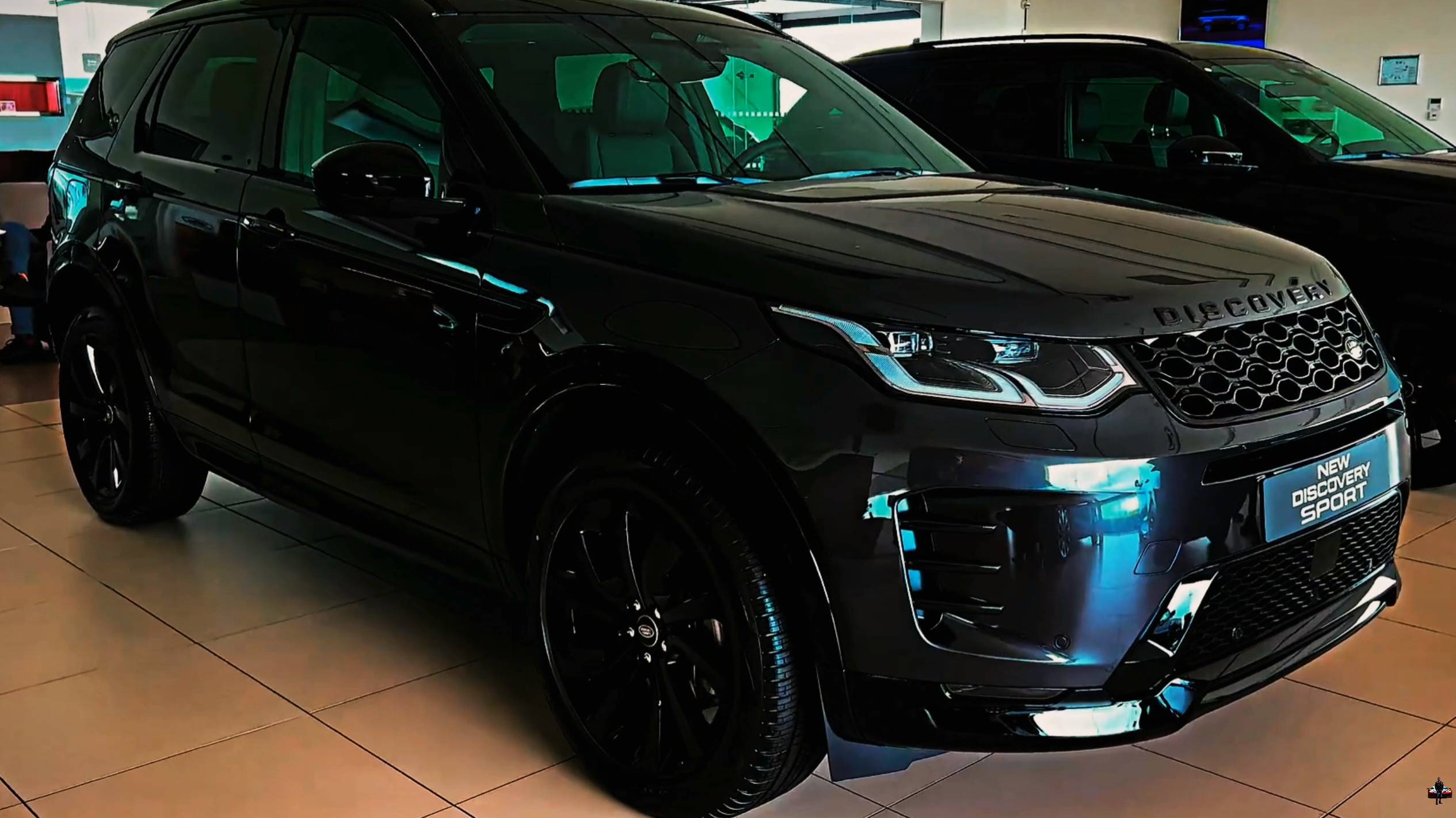 "Range Rover Discovery Sport 2024": Обзор экстерьера и интерьера