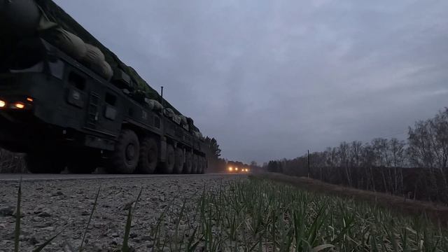 Расчеты ПГРК «Ярс» Йошкар-Олинского ракетного соединения отрабатывают маневренные действия