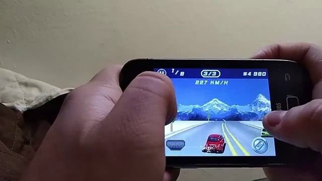 jogando Asphalt 6 versão demostração (Java)