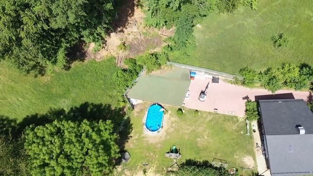 Freistehender Ovalpool ohne Bodenplatte und Stützwand aus Beton Aufstellpool Germany-Pools Wall