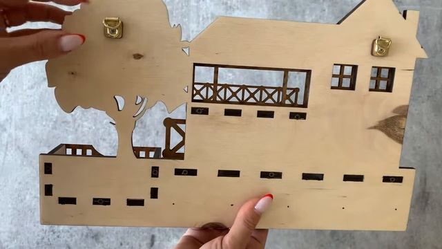 Ключница с балконами OZON