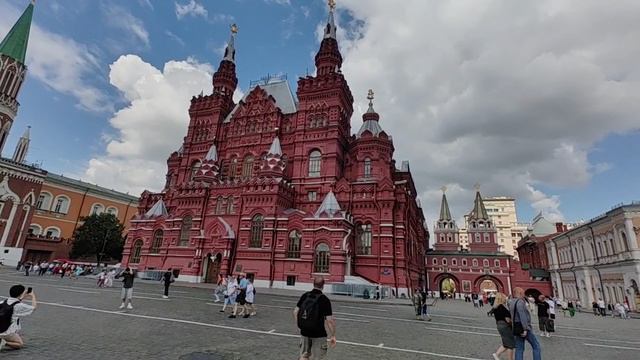WALK IN THE CENTRAL PART OF MOSCOW. THE RED SQUARE. ПРОГУЛКА ПО ЦЕНТРУ МОСКВЫ. КРАСНАЯ ПЛОЩАДЬ.