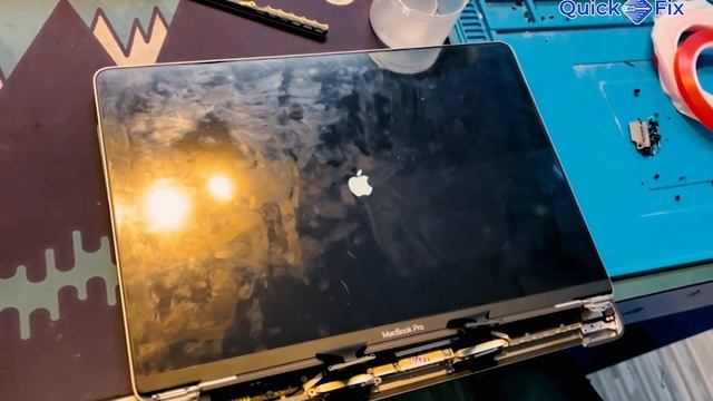 Replacement LCD Display Macbook Pro 13inch 2017 (QuickFix Computer )