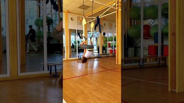 Бесконечный кувырок. 2 варианта исполнения / Аэройога #аэройога #aerialyoga #yoga #aeroyoga #flyyog