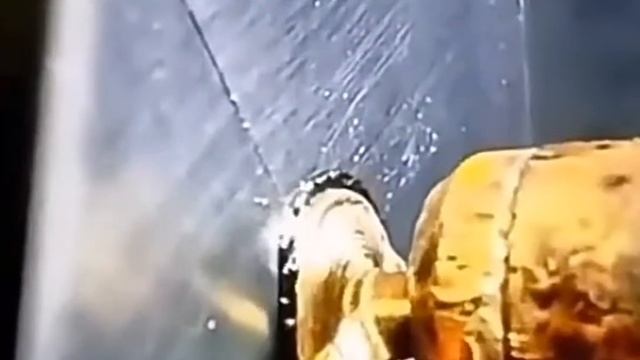 Как прочно отремонтировать склеить пластик How to glue plastic Лайфхак для мансарды