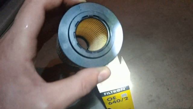 ЗАМЕНА МАСЛЯНОГО ФИЛЬТРА МЕРСЕДЕСА W210 2.2 CDI Diesel engine oil filter replacement