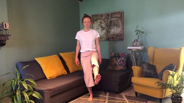15 Minute Qigong Warm Up - Total Body Stretching & Tapping - Qigong For Beginners