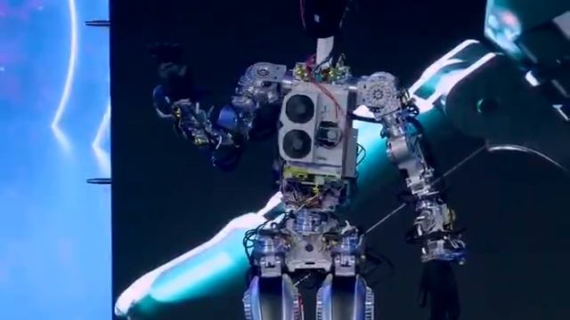 Tesla показала робота-гуманоида Optimus.mp4