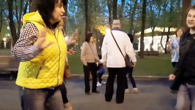 Ой смереко!!!Танцы в саду Шевченко,Харьков,май 2021.