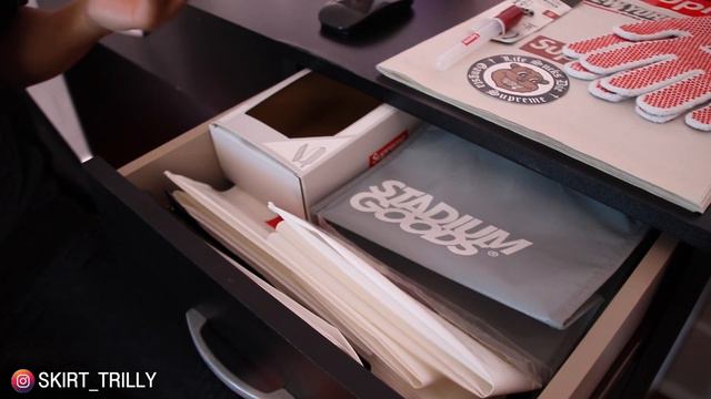 HYPEBEAST ROOM TOUR DESK SETUP (SUPREME)