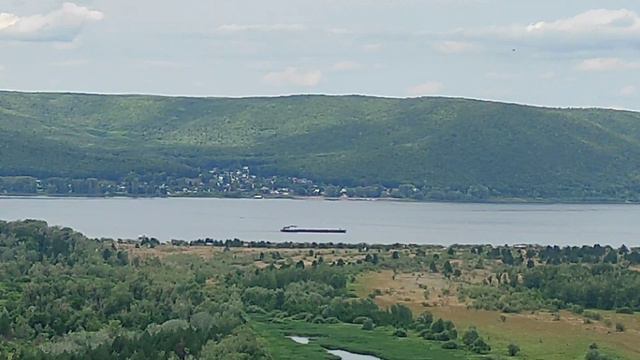 Вид на "Жигулёвские ворота" со смотровой площадки "Вертолётка"