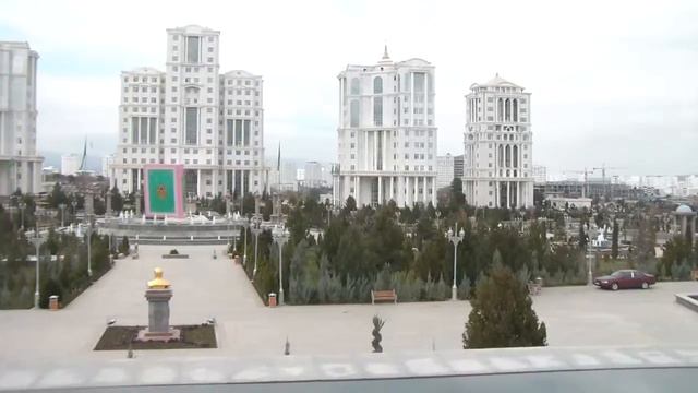[Turkmenistan] Behind Ruhnama, Center of Independence Park 아쉬가밧 독립공원 중심부