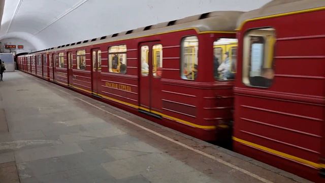 "Красная стрела" отправляется со станции Чистые пруды, Сокольническая линия. 23 января 2024г.