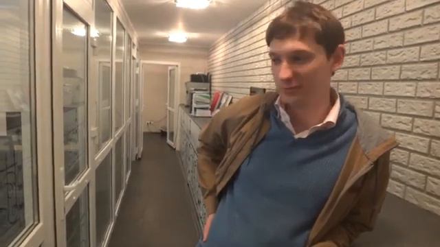 Видео отзыв, мойка окон , стеклянных перегородок и полов
