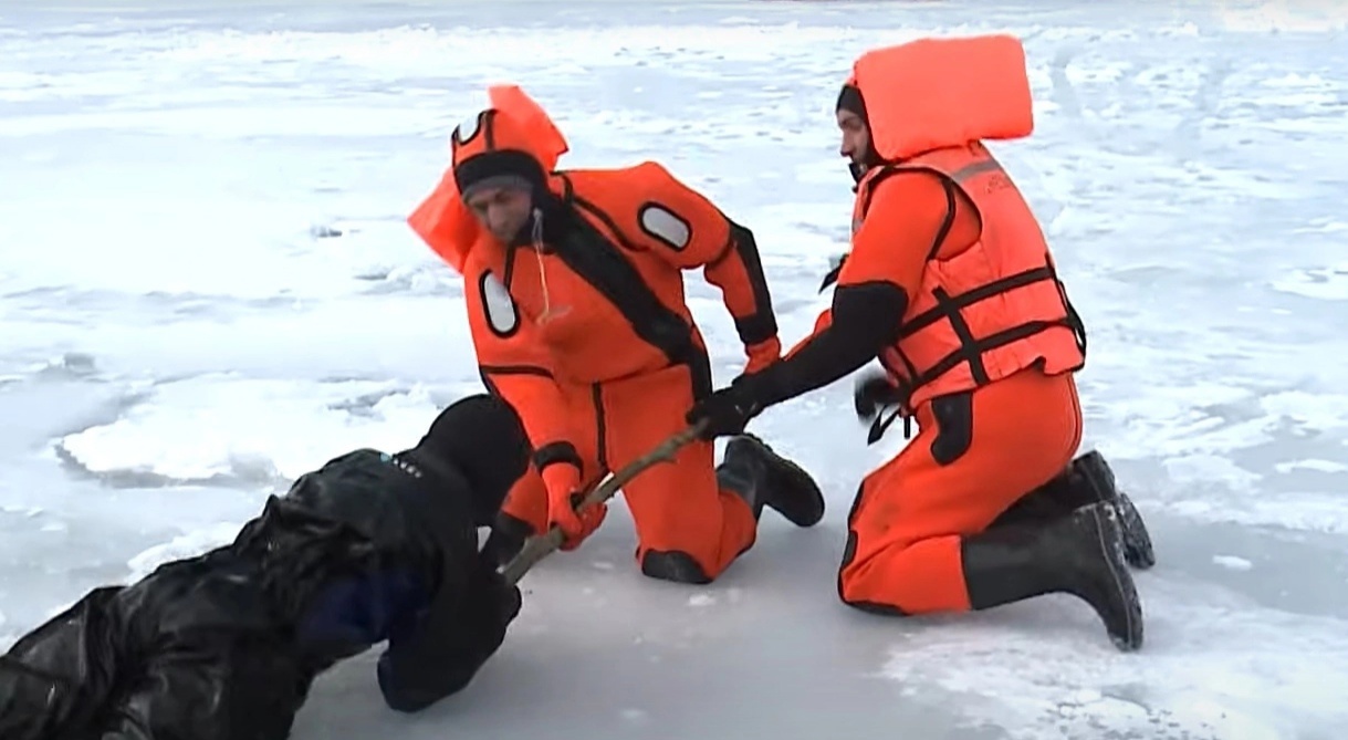 Спасатели Ставрополья провели показательную тренировку на льду
