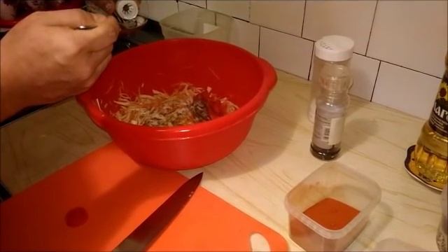 Салат из свежей капусты и моркови - простой рецепт.  Вкусный салат из капусты с морковью за 15 мин!