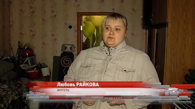 В двухэтажном доме упал потолок: как живут люди в ветхом жилище и что будут делать дальше