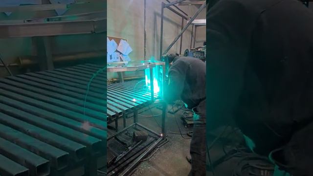 Сварка алюминиевых конструкций-каркасов под декорации для радиостанции