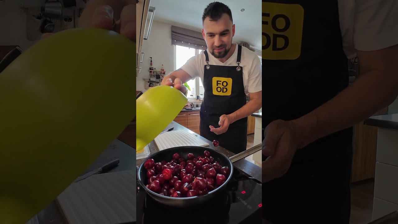 Бренд-шеф Food.ru готовит вкусный десерт с сезонной ягодой — вишневый крамбл!