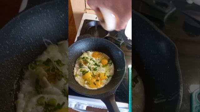 ленивое хачапури) или просто яичница с сыром!