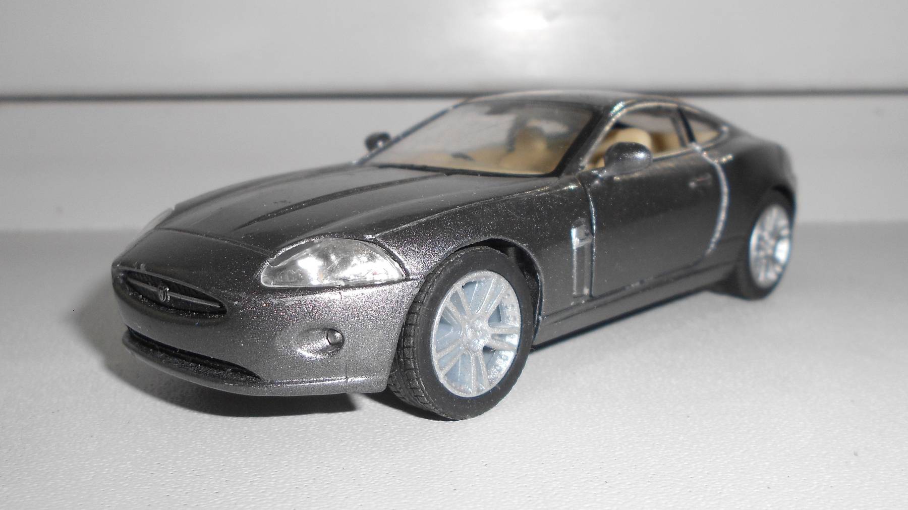 Jaguar XK Coupe   1/38   (Kinsmart)