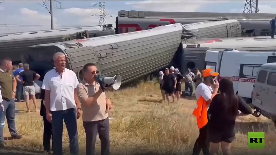 روسيا.. خروج قطار ركاب عن مساره في فولغوغراد إثر اصطدامه بشاحنة