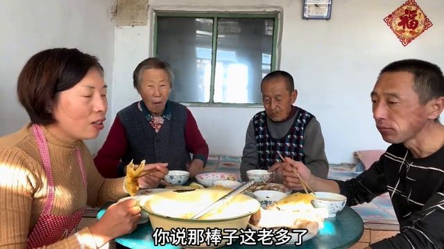 东北媳妇在家烙油饼，搭配粉条萝卜汤，地道的东北农家饭，嘎嘎香