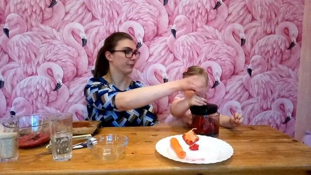 Готовим с Кристиной своими руками краски из овощей. Готовим природные краски. Рецепт эко- красок.