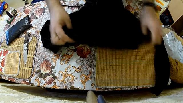 Спортивный костюм и  набор косметики для макияжа