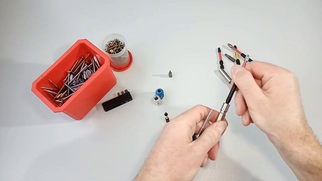 А чем Ты крутишь? Битодержатели и кольцевые магниты. DeWALT, Makita.