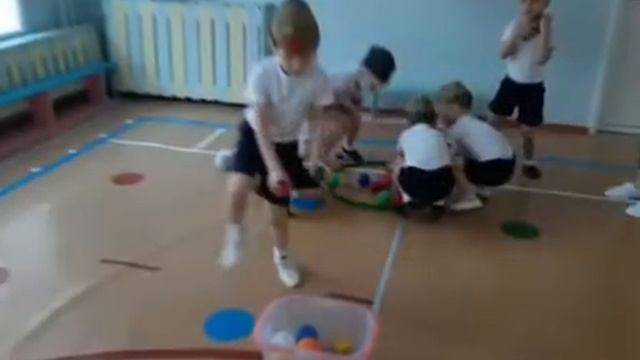 Спортивное развлечение к Дню защитника Отечества в группе № 8 (2 младшая)