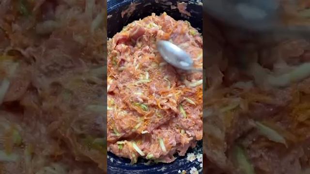 котлеты из индейки с овощами и сыром