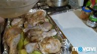 Куриная голень с картофелем в духовке.