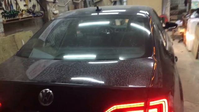 Желтые повороты  и  задняя ПТФ VW Jetta GLI 2014 USA