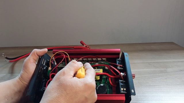 Інвертор Tataliken 2500w .Від чого горять запобіжники? Розбираємо!