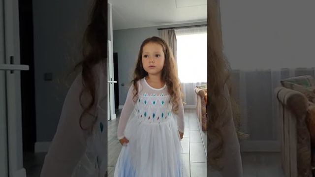 песня Эльзы, София, уже 5 лет