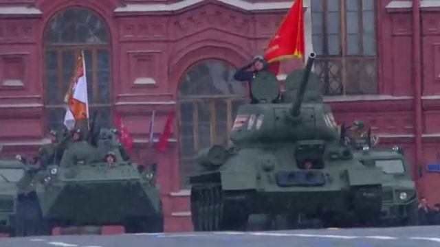 🪖 Танк Т-34 по традиции открыл прохождение военной техники по Красной площади