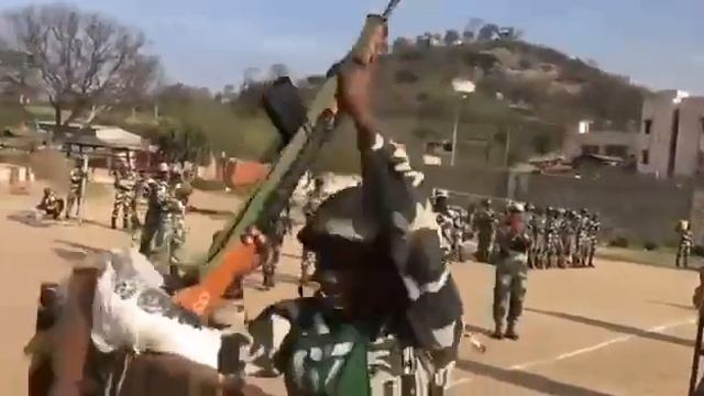 Блин, а я расчитывал, что в конце видео он все-таки всех покрошит из своего авто.