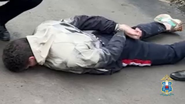 В Таганроге полицией задержан курьер, причастный к обману семерых пожилых людей на 1,7 млн рублей